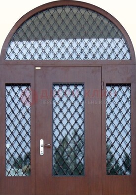 Крепкая стальная арочная дверь со стеклом и ковкой ДА-21 в Ульяновске