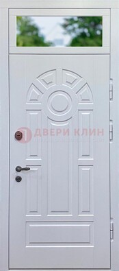 Белая входная дверь со стеклом и верхней фрамугой ДФГ-3 в Ульяновске