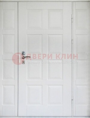 Белая входная дверь для коттеджа с МДФ ДМ-536 в Ульяновске