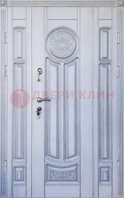 Белая двухстворчатая дверь с массивом дуба ДМД-72 в Ульяновске
