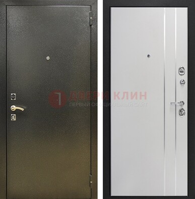 Железная темная дверь с порошковым покрытием и белая МДФ с молдингами  ДП-296 в Ульяновске