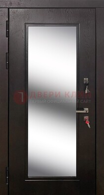 Коричневая железная дверь со стеклом для дома ДС-23 в Ульяновске