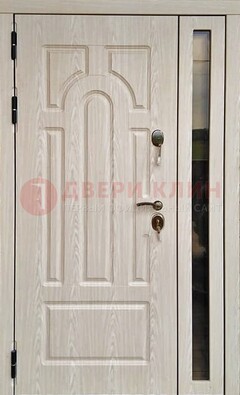 Белая металлическая дверь со стеклом ДС-68 в Ульяновске
