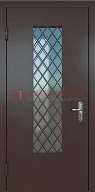 Темная металлическая дверь с решеткой и стеклом ДС-7 в Ульяновске