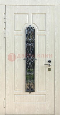 Светлая стальная дверь со стеклом и ковкой ДСК-118 в Ульяновске