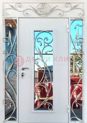 Белая входная дверь порошок со стеклом и ковкой ДСК-165 в Ульяновске