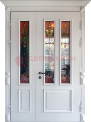 Белая полуторная металлическая дверь с витражом ВЖ-12 в Ульяновске